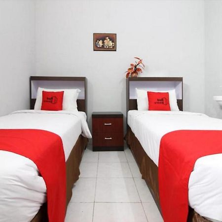 Reddoorz Plus @ Hotel Star 88 Tugu Экстерьер фото