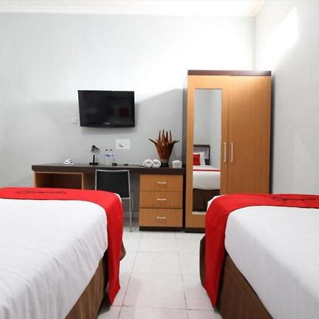 Reddoorz Plus @ Hotel Star 88 Tugu Экстерьер фото