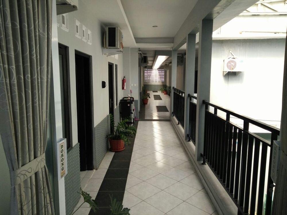 Reddoorz Plus @ Hotel Star 88 Tugu Экстерьер фото
