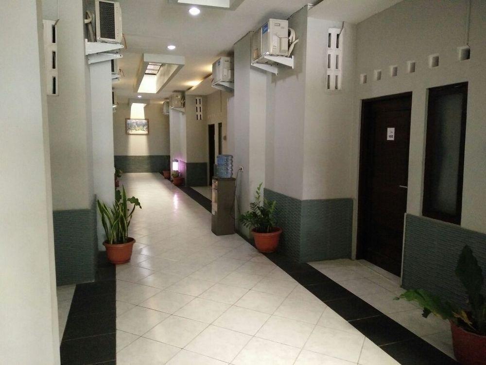 Reddoorz Plus @ Hotel Star 88 Tugu Экстерьер фото