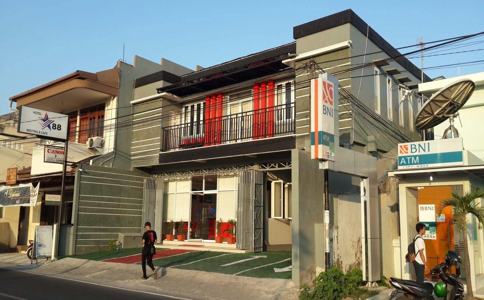 Reddoorz Plus @ Hotel Star 88 Tugu Экстерьер фото