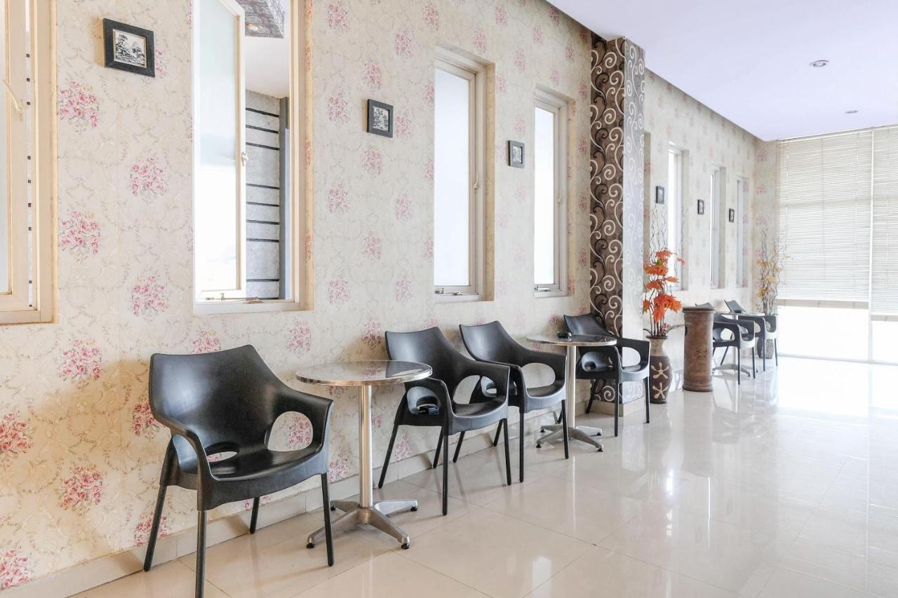 Reddoorz Plus @ Hotel Star 88 Tugu Экстерьер фото