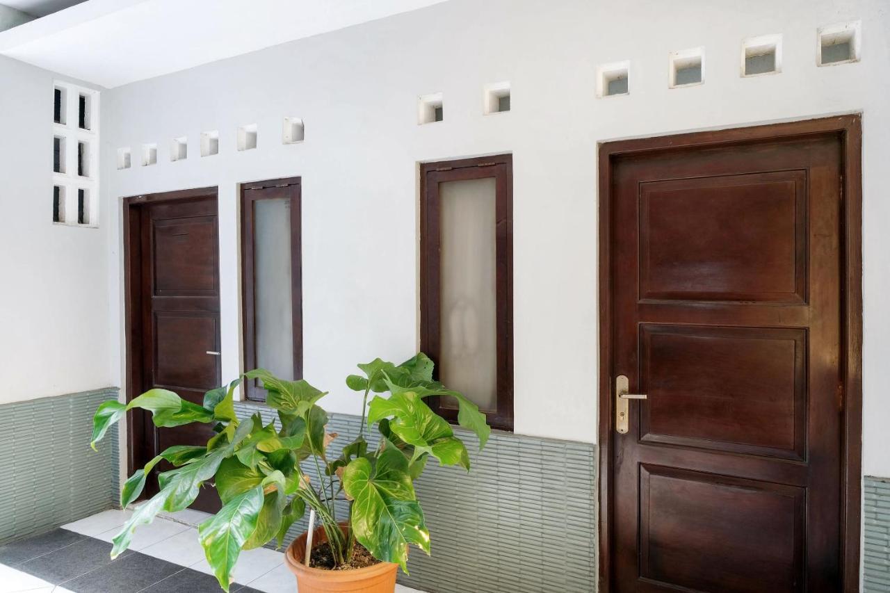 Reddoorz Plus @ Hotel Star 88 Tugu Экстерьер фото
