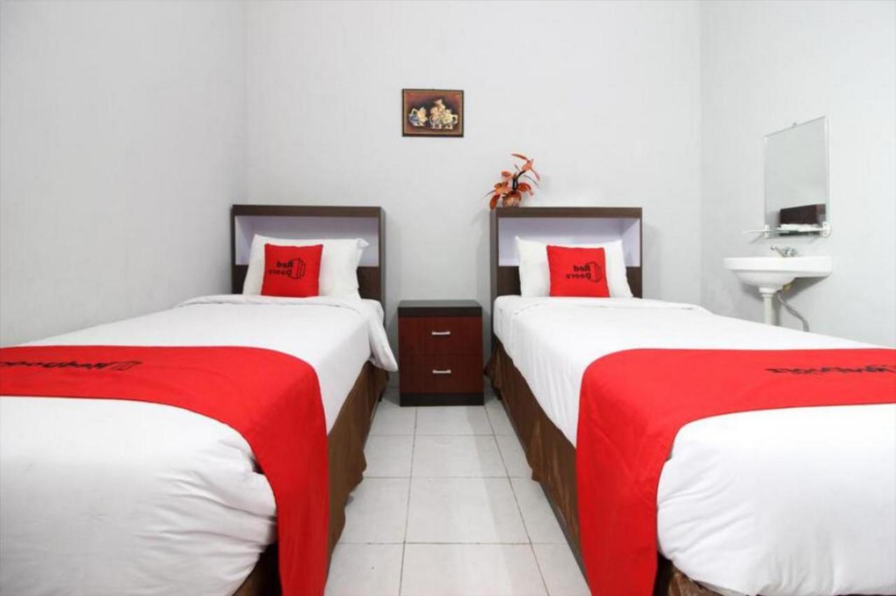 Reddoorz Plus @ Hotel Star 88 Tugu Экстерьер фото
