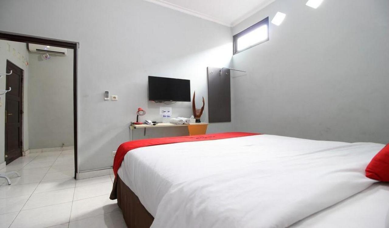 Reddoorz Plus @ Hotel Star 88 Tugu Экстерьер фото