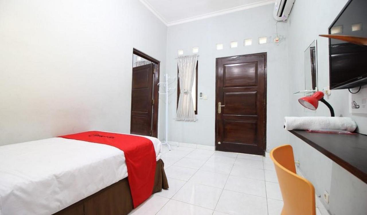 Reddoorz Plus @ Hotel Star 88 Tugu Экстерьер фото