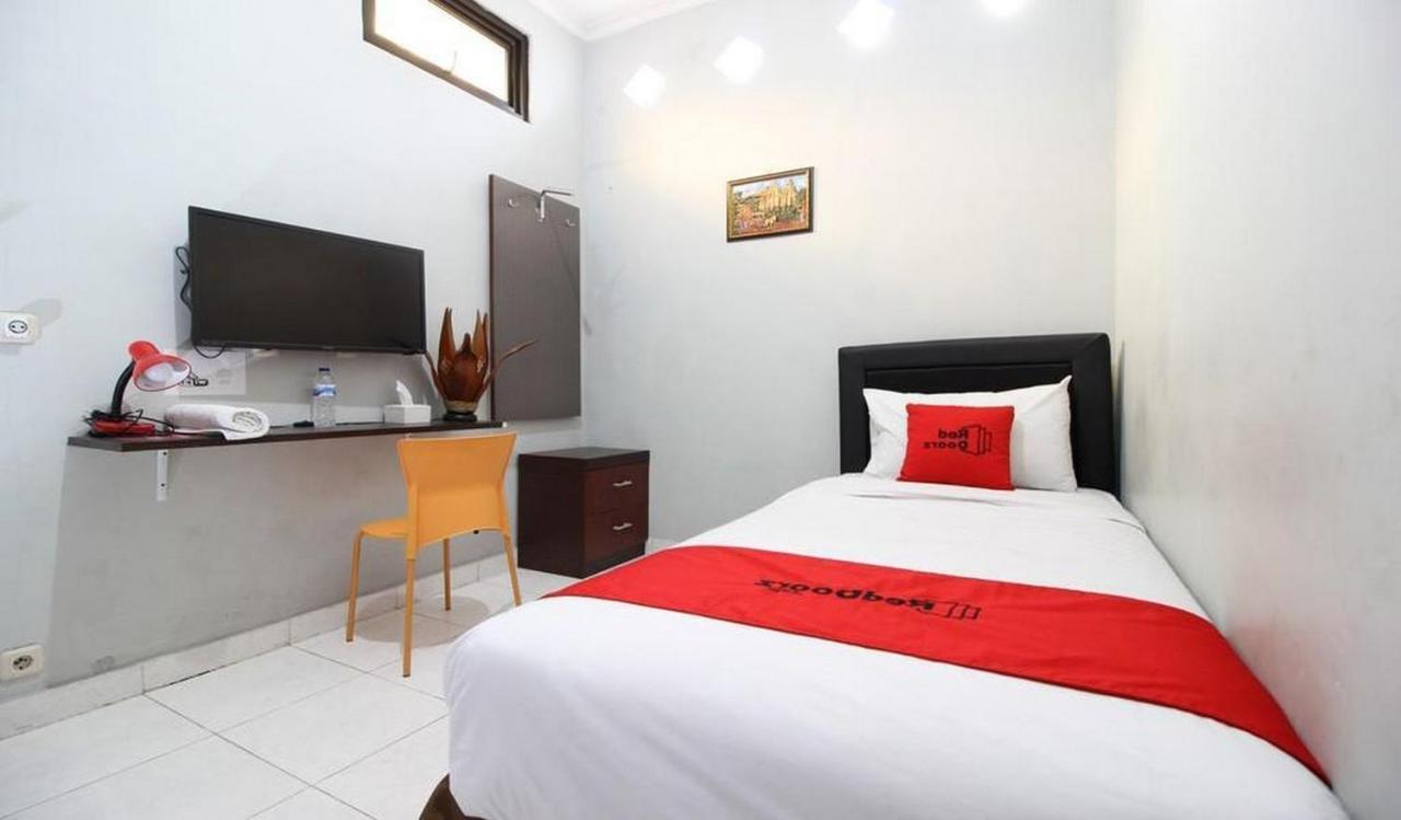 Reddoorz Plus @ Hotel Star 88 Tugu Экстерьер фото