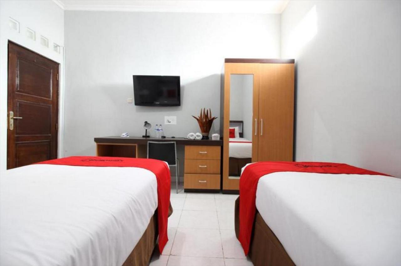 Reddoorz Plus @ Hotel Star 88 Tugu Экстерьер фото