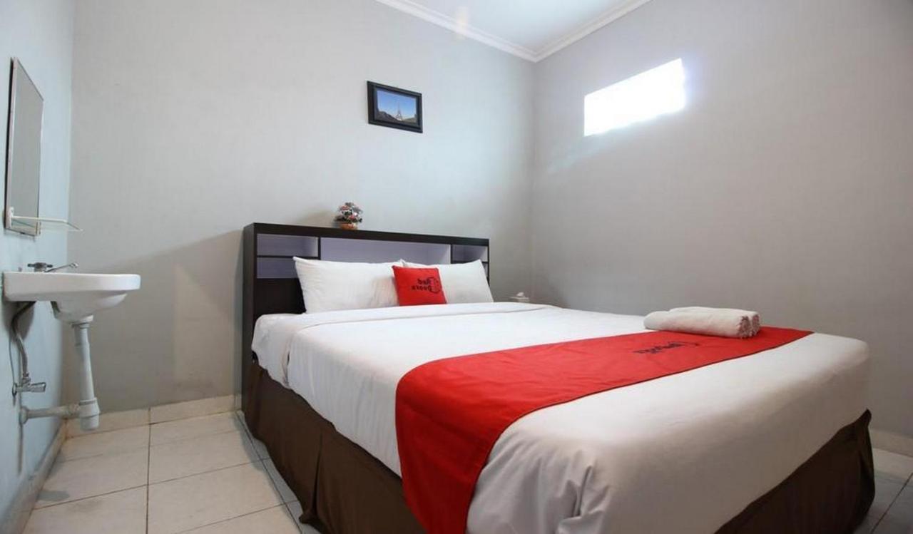Reddoorz Plus @ Hotel Star 88 Tugu Экстерьер фото